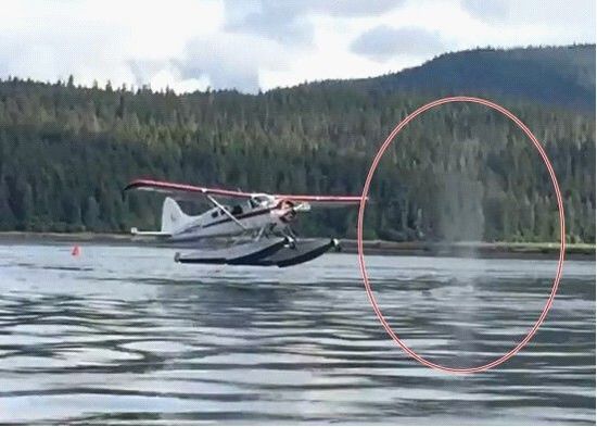 ��һˮ�Ϸɻ���Щ��ð��ˮ�澨����ײ