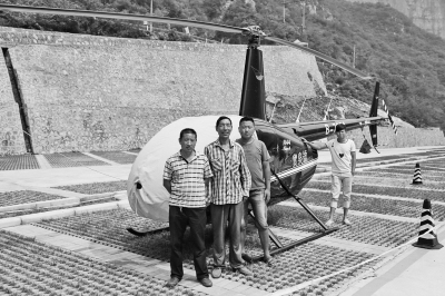 ���ϻ���һ������2��ֱ���������οͿ��й۹�