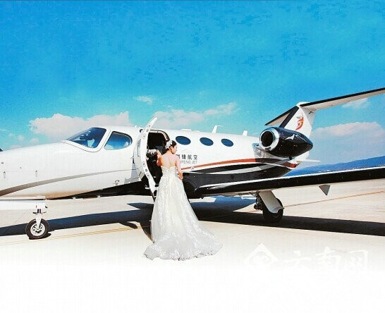昆明可拍私人飞机婚纱照 3000元就能拍一套