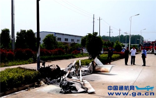 ����һС�ͷɻ�׹����2������ ��ʻԱΪ������ʿ