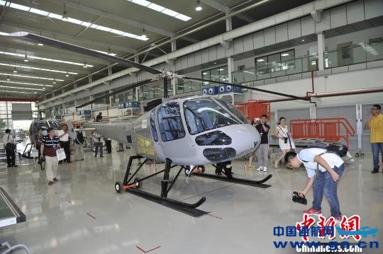 ͼΪ���⻪��ý��ɷ��Ŷ�����װ��ɵĶ�˹����ֱ����������Ȥ���³�����