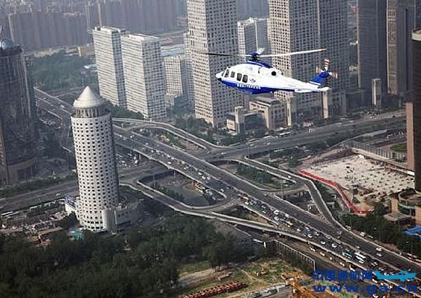 �����о���ֱ�������м�� Ѳ��������ͣ��