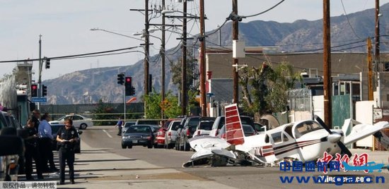 һ��С�ͷɻ���������ɼ��������������������׹�١�