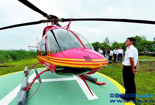 ͼΪ���ڲ̵�����ٺ��ϣ�һ�ܺ�ɫ�ĵͿ����α���ֱ��������עĿ�������� ���� �㣩