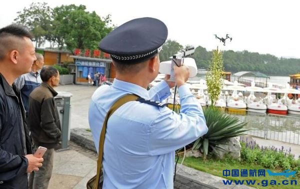 �Ͼ������ɾ���&ldquo;�ѻ�ǹ&rdquo; �������Ƚ����˻�