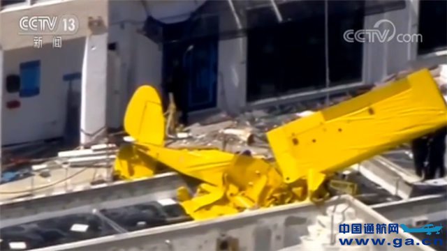 ��ʻԱ��������һ�ܷɻ�ײ���˸�¥������ˮ��