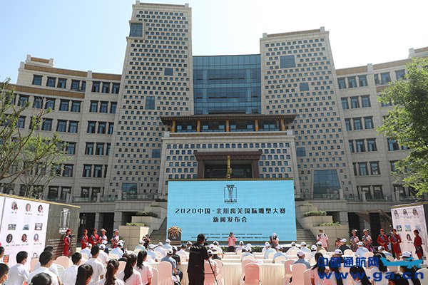 01 开幕式现场,巍巍龙堡,彩台高筑,嘉宾云集1.jpg 01 开幕式现场,巍巍龙堡,彩台高筑,嘉宾云集1.jpg