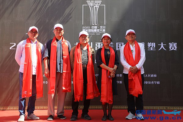 04出席新闻发布会暨启动仪式的雕塑艺术家代表1.jpg 04出席新闻发布会暨启动仪式的雕塑艺术家代表1.jpg